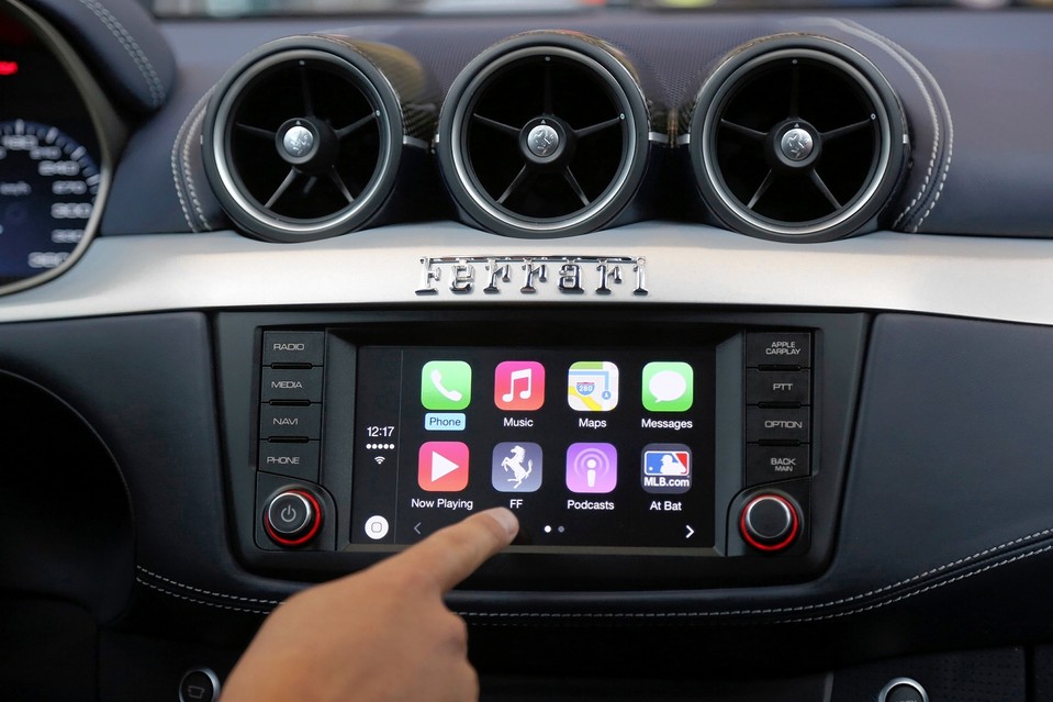 Apple Gears Up to Challenge Tesla in Electric Cars